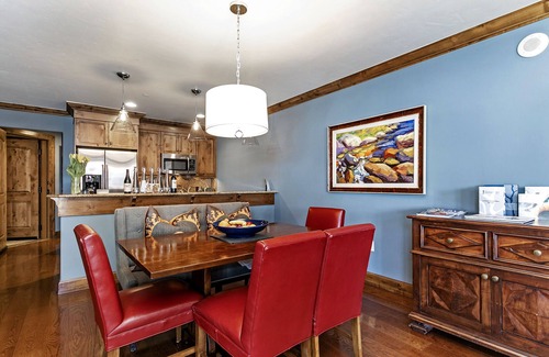 Vail Apartment | Sebastian Hotel 5 Star Residence Unit - 2 BR 3 BA & 2 Porch Unit. All Amenities!