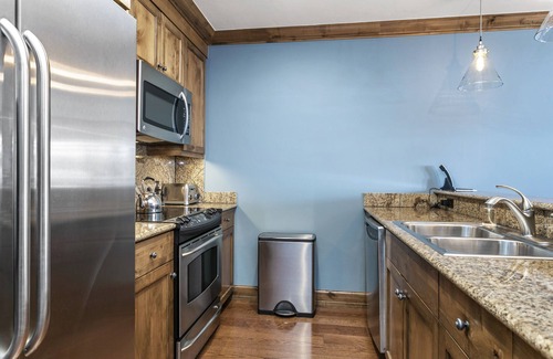 Vail Apartment | Sebastian Hotel 5 Star Residence Unit - 2 BR 3 BA & 2 Porch Unit. All Amenities!