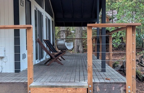 Hoodsport Cabin | Secluded 2BR Forest Lake Retreat with Hot Tub