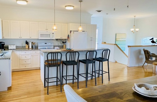 Villas House | SECLUDED BEACH ACCESS & NJ TAX FREE! Sunsets and bay views are just the start!