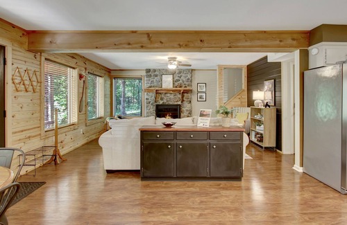 Bonnerdale House | Secluded Lodge 5 minutes from Lake Ouachita