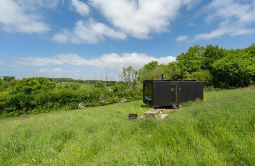 Denton House | Secluded Offgrid Cabin w/Sunset View & Fireplace