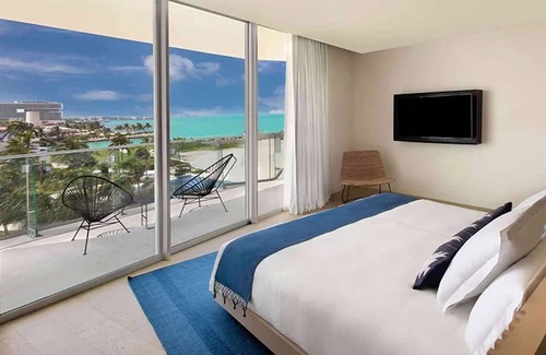 Downtown Cancun Hotel | Secluded Retreat | Enjoy Breakfast at Your Balcony | Room w/Scenic View
