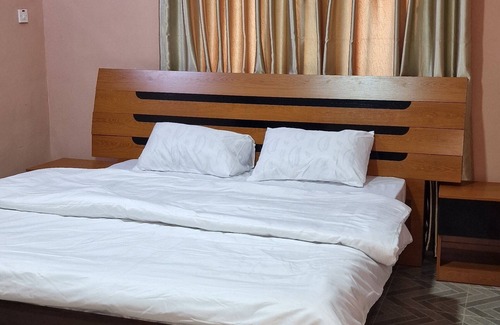 Ofin House | See Good Guest House Enimarire