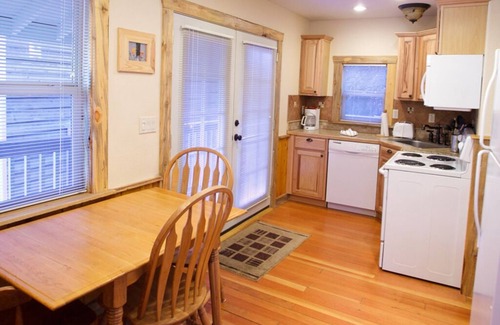 Estes Park Cottage | Seeking a cozy escape in the heart of the Rockies? Look no further!