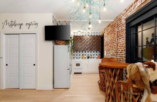 Golden Triangle Apartment | Seewalker Art Suite 211