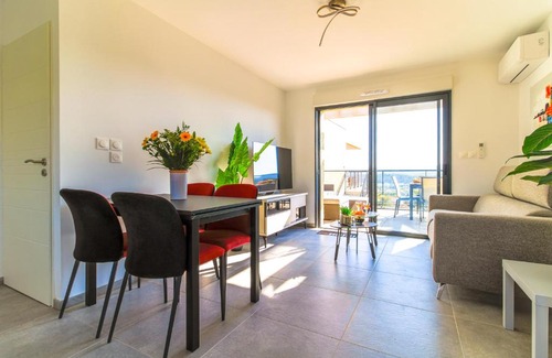 Bormes-Les-Mimosas Apartment | SELECT' - T2 avec vue - Piscine et parking privé - CAPNAT-B08