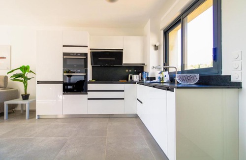 Bormes-Les-Mimosas Apartment | SELECT' - T2 avec vue - Piscine et parking privé - CAPNAT-B08