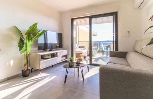 Bormes-Les-Mimosas Apartment | SELECT' - T2 avec vue - Piscine et parking privé - CAPNAT-B08