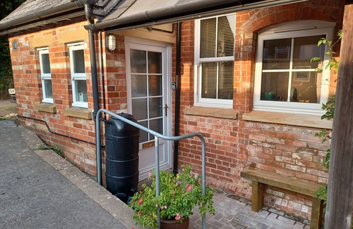 Crewkerne Apartment | Self-contained 1 double bedroom annex in Crewkerne