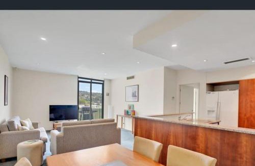Launceston CBD Apartment | Self contained in city with on site restaurant, gym & parking