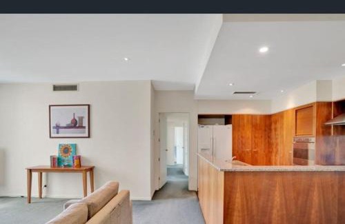 Launceston CBD Apartment | Self contained in city with on site restaurant, gym & parking