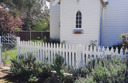 Central Mudgee House | Self Contained Restored Heritage c. 1914 Church