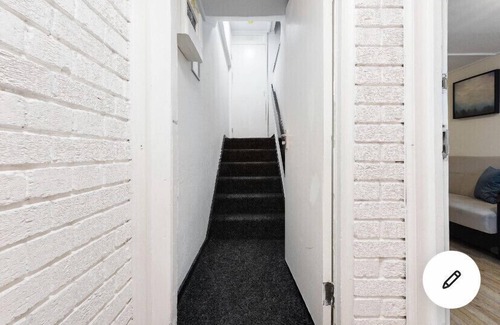 Dudden Hill Apartment | Self contained studio with separate living area