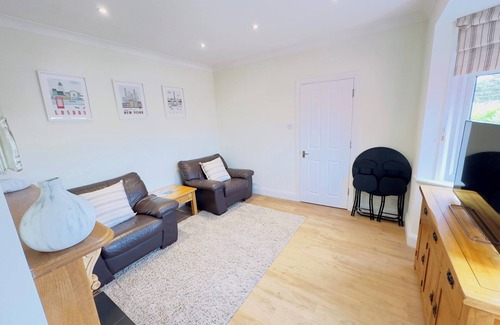 Sutton West Apartment | Self-contained Suite inside the House