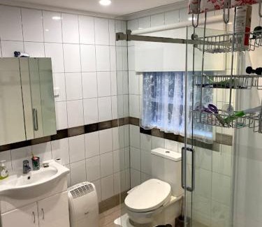 Hamilton House | Self Contained Unit, Private Bathroom, Private Entrance, Close to Shops & Hospital Homestay