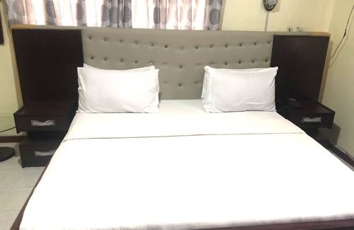 Oshodi-Isolo Hotel | Sena Hotel And Resort