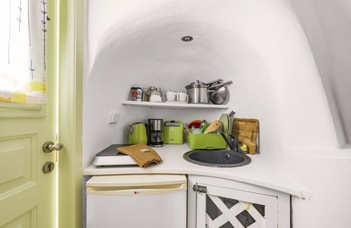 Firostefani House | Sensyo Caves