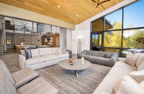 Highland Meadows House | Sequoia Chalet – 5BR Vail Retreat with summer AC in Primary Bedroom, Hot Tub, Me
