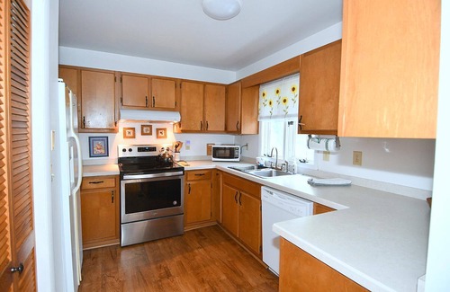 Berkeley Springs House | Serendipity - Large 5BR With a Hot Tub