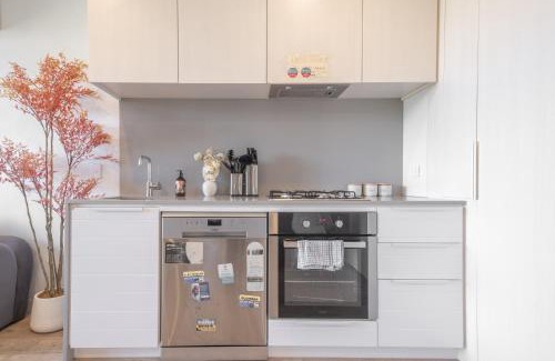 Parkville Apartment | Serene 2br2ba Apt In Parkville Pool Gym Parkin