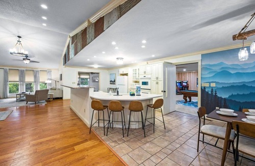 Sevierville House | Serene 4 bed: Arcade/Pet Friendly/Great Location