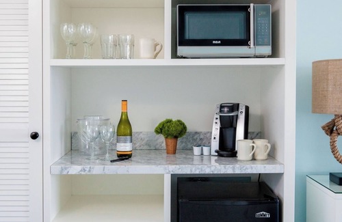 Cape May Hotel | Serene Beach Hideaway – Music Nights, Pool Days & Coastal Calm