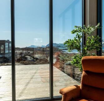 Vagan House | Serene cabin in Lofoten with sauna