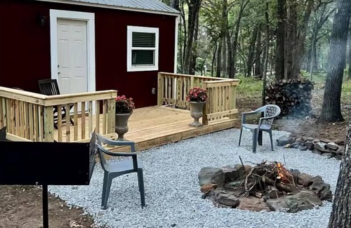 Kingston Cabin | Serene cabin with AC in charming Kingston