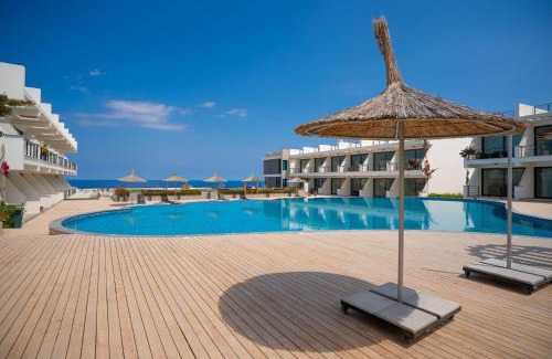 Esentepe Apartment | Serene Getaway with pool view
