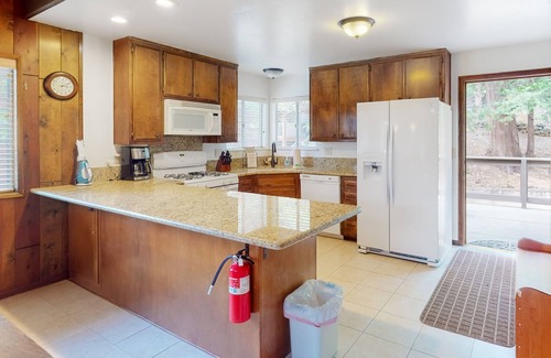 Blue Jay House | Serene lakefront getaway with game room, fireplace, & washer/dryer