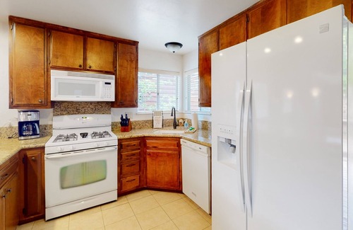 Blue Jay House | Serene lakefront getaway with game room, fireplace, & washer/dryer