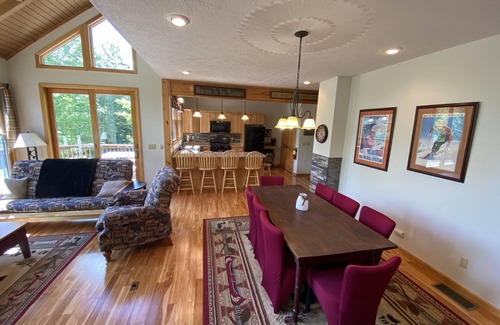 Davis House | Serene Pet Friendly Cabin w/Resort Perks in Heart of WV Hike/Fish/Bike/Ski