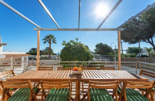 Olhos D'Agua House | Serene Spacious House - Swimming Pool & Garden