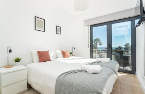 Olhos D'Agua House | Serene Spacious House - Swimming Pool & Garden