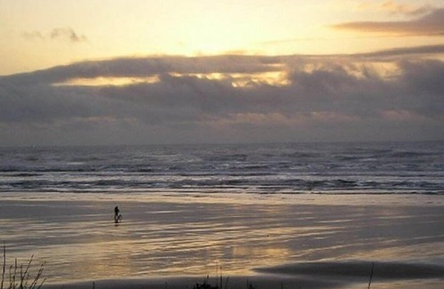 Edgewater Shores House | Serene Waldport Oceanfront with Fantastic Outdoor Gathering Space!