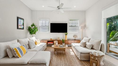 Vilano Beach House | Serenity at Surfside by AvantStay Pool Porches Fire Pit Arcade Near Vilano Beach