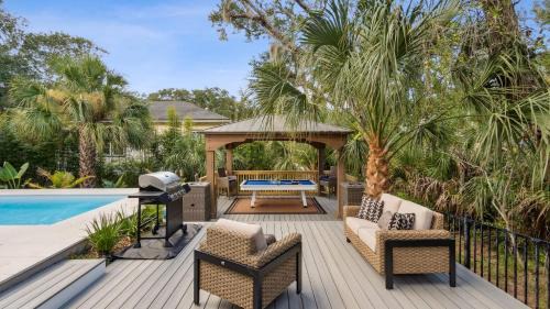Vilano Beach House | Serenity at Surfside by AvantStay Pool Porches Fire Pit Arcade Near Vilano Beach
