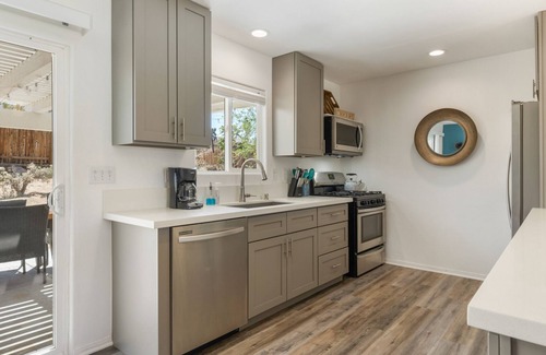 Joshua Tree House | 🌵 Serenity Sands - Large Fenced House with Hot Tub, BBQ and Fire Pit! 🌵