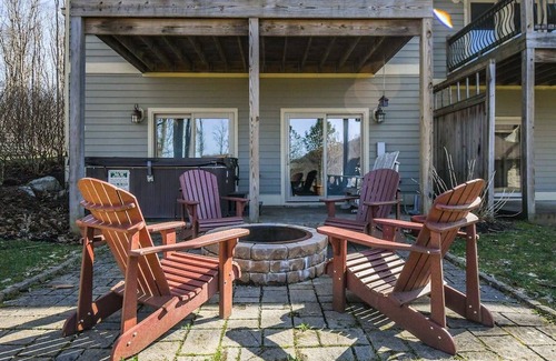 Thayerville House | Serenity Summit: Centrally located townhome with hot tub