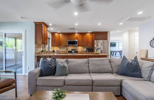 Carriage Square Villa | Sereno Ranch by AvantStay | Sleeps 16! Outdoor Bar/Kitchen, Pool, Fire Pit