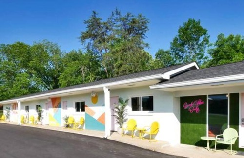 Trenton Hotel | Seriously 60s Room At The Groovy Nomad Motel Near