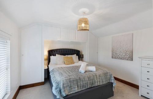 Bacton House | Seven Space - Pilgrims Rest, Cottage in Bacton