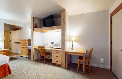 Bend Hotel | Seventh Mountain Resort Unit 1914