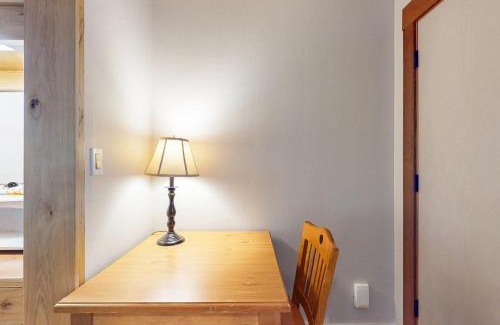 Bend Hotel | Seventh Mountain Resort Unit 1914