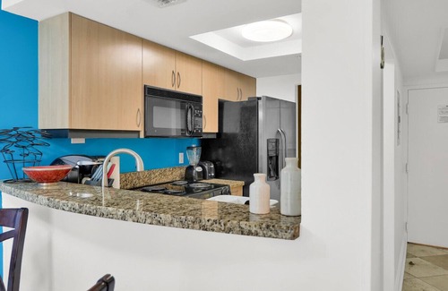 Coconut Grove Apartment | SF Relaxing Condo Hotel in the Grove, Free Parking
