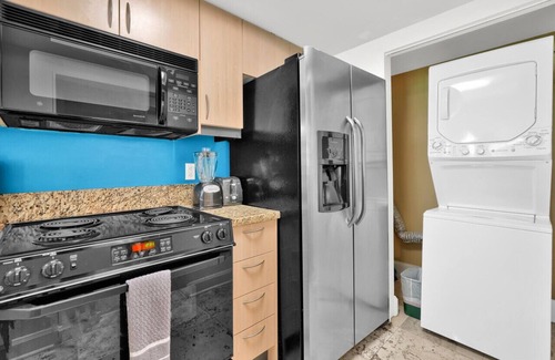 Coconut Grove Apartment | SF Relaxing Condo Hotel in the Grove, Free Parking