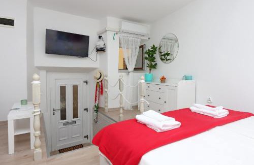 Bakar Apartment | Sha La La - Charming, unique studio in a historic building next to a castle, WIFI, smart TV, washer-dryer