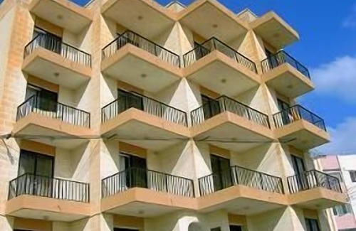 Qawra Apartment | Shamrock