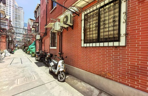 Huaihai Road Commercial Area Apartment | Shanghai Hills & Aromahome Sunshine BnB